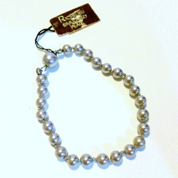 Vintage Richelieu Hand Knotted Faux Gray Pearl Bracelet NOS - Picture 1 of 3